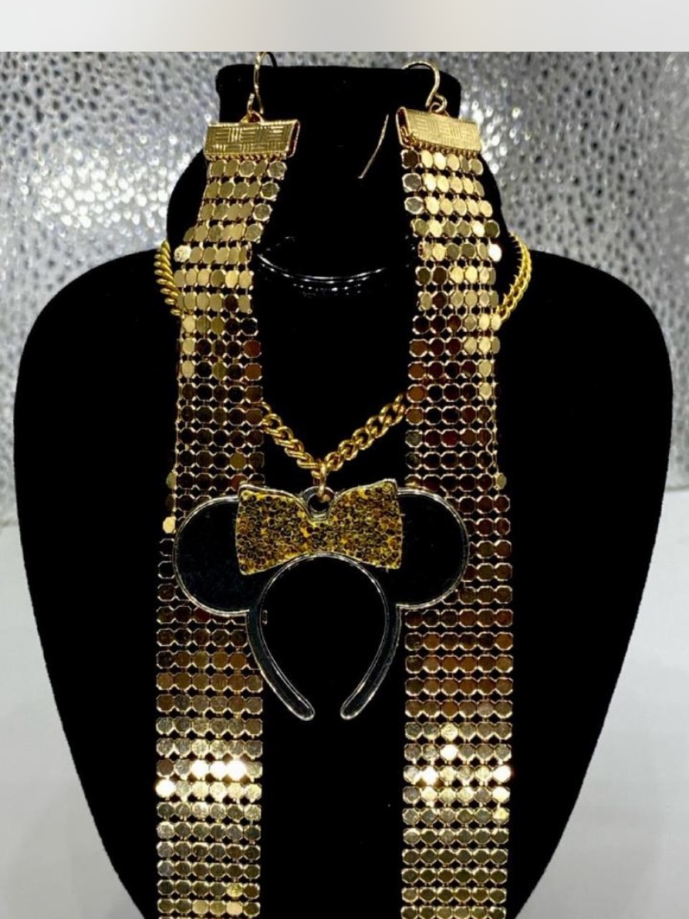 Dusney ***  Minnie Mouse Pendant Necklace / 5” Drop Earrings  ^^^